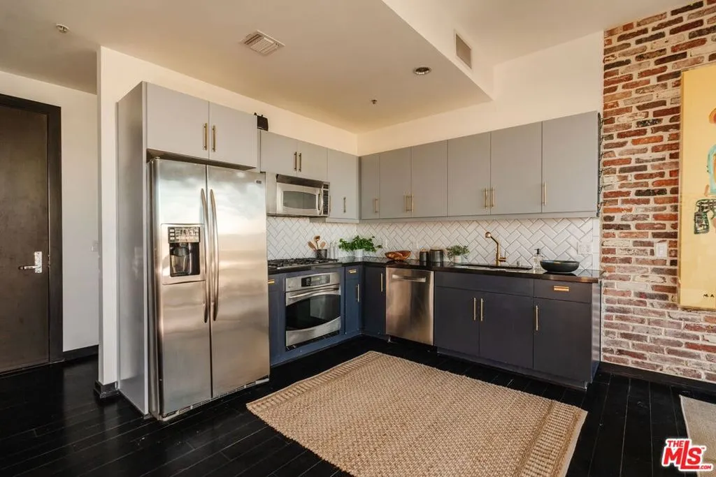 655 S Hope Street 1401, Los Angeles, California 90017 home-pic-23